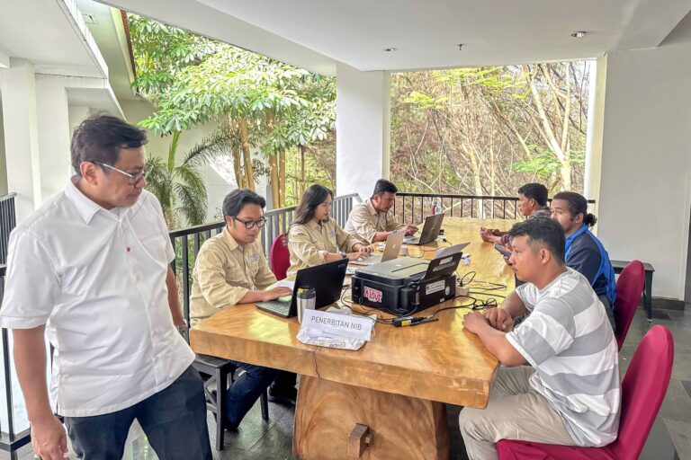 Klinik Pendapingan NIB. DPMPTSP Prov. Sulteng Permudah Legalitas Pelaku Usaha Sektor Kelautan dan Perikanan.